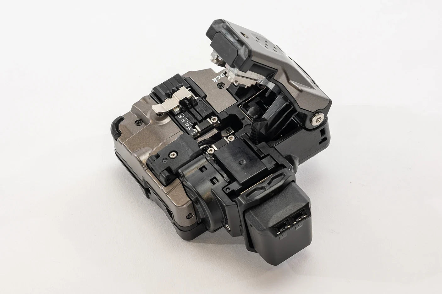 Fujikura CT60 Fiber Cleaver for AFL Field Termination Connectors with Motorized Blade Rotation