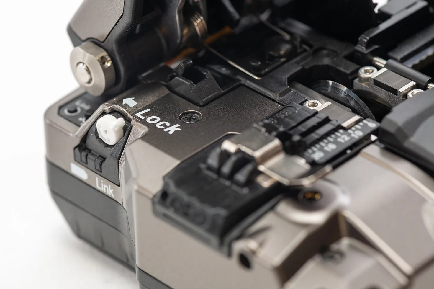 Fujikura CT60 Fiber Cleaver for AFL Field Termination Connectors with Motorized Blade Rotation