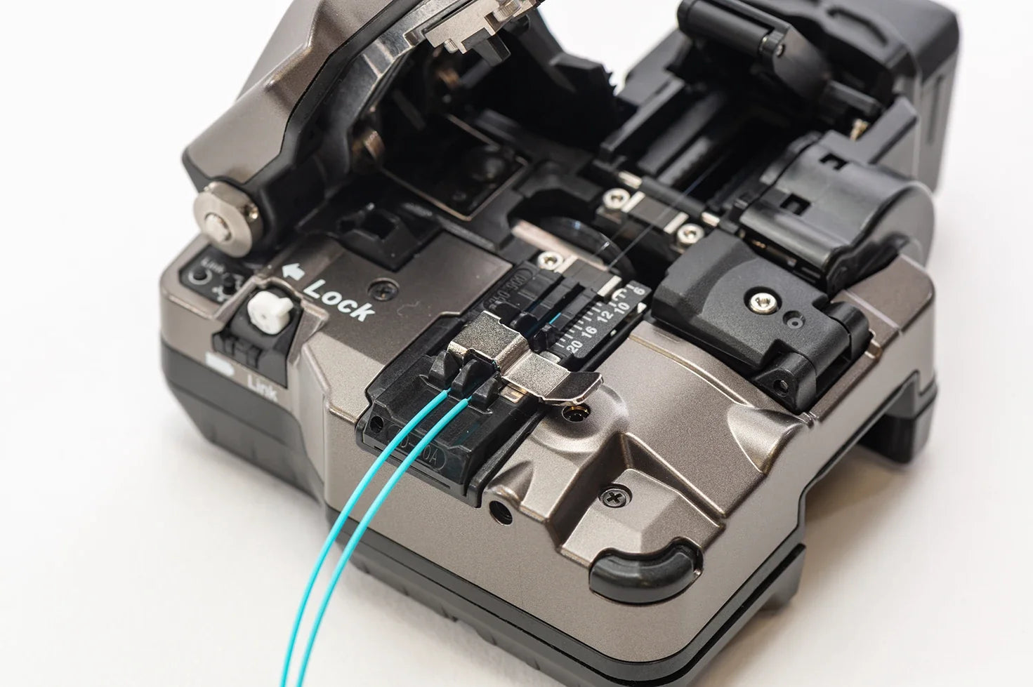 Fujikura CT60 Fiber Cleaver for AFL Field Termination Connectors with Motorized Blade Rotation